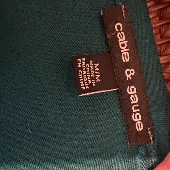 Cable & Gauge Green long sleeve top with split sleeves and beadwork, Size Med - Picture 7 of 8